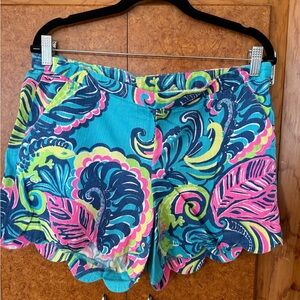 Lilly Pulitzer Magnolia Scalloped Shorts, Size 10, Vibrant Tropical Print